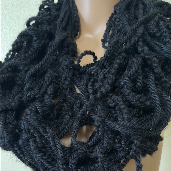 Homemade- Elegant Black Knit Scarf - Picture 2 of 3